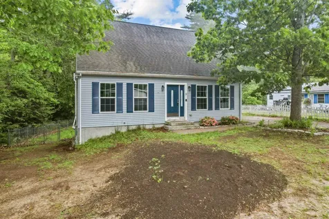 8 Bertha Avenue Raymond NH 03077
