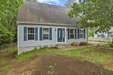 8 Bertha Avenue Raymond NH 03077