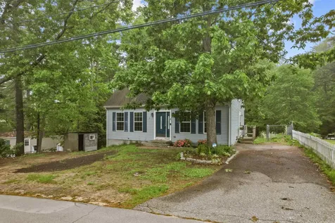 8 Bertha Avenue Raymond NH 03077