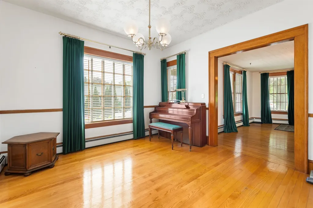 10 Monadnock Street Colebrook NH 03576