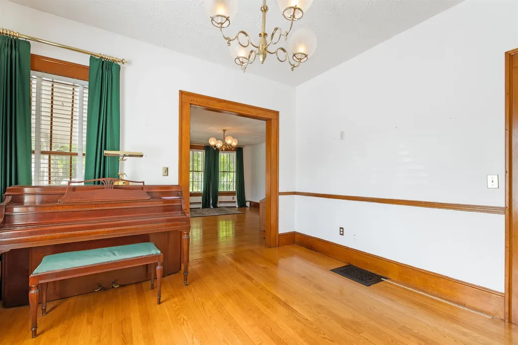 10 Monadnock Street Colebrook NH 03576