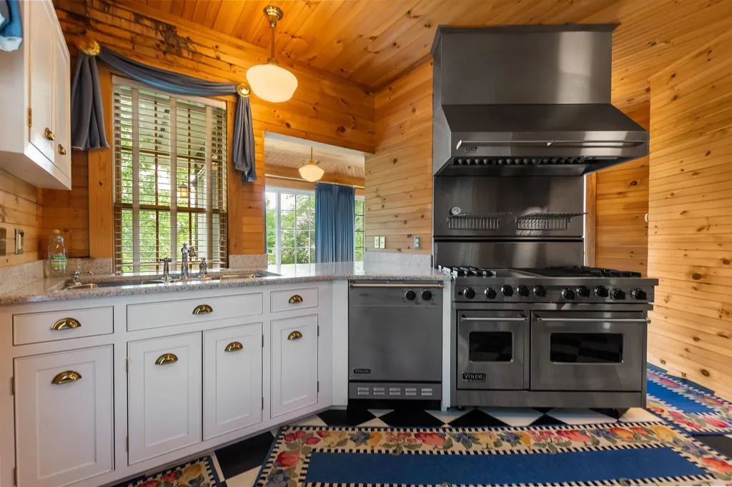 10 Monadnock Street Colebrook NH 03576