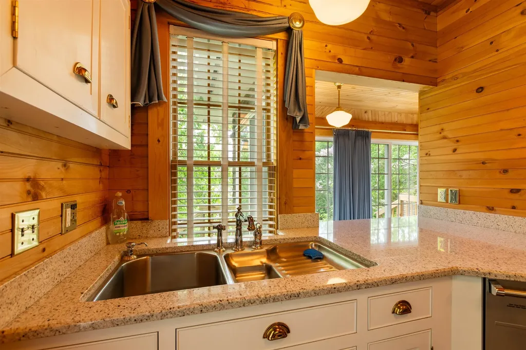 10 Monadnock Street Colebrook NH 03576