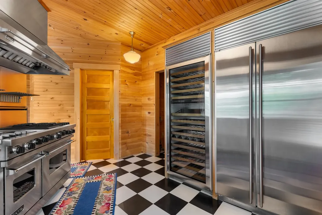 10 Monadnock Street Colebrook NH 03576
