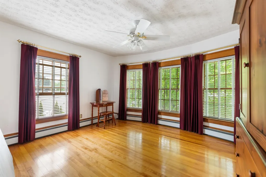 10 Monadnock Street Colebrook NH 03576