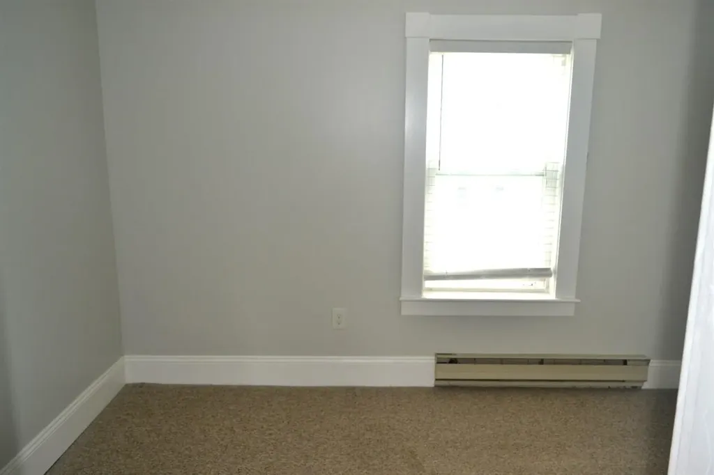 11 Oak Street Derry NH 03038