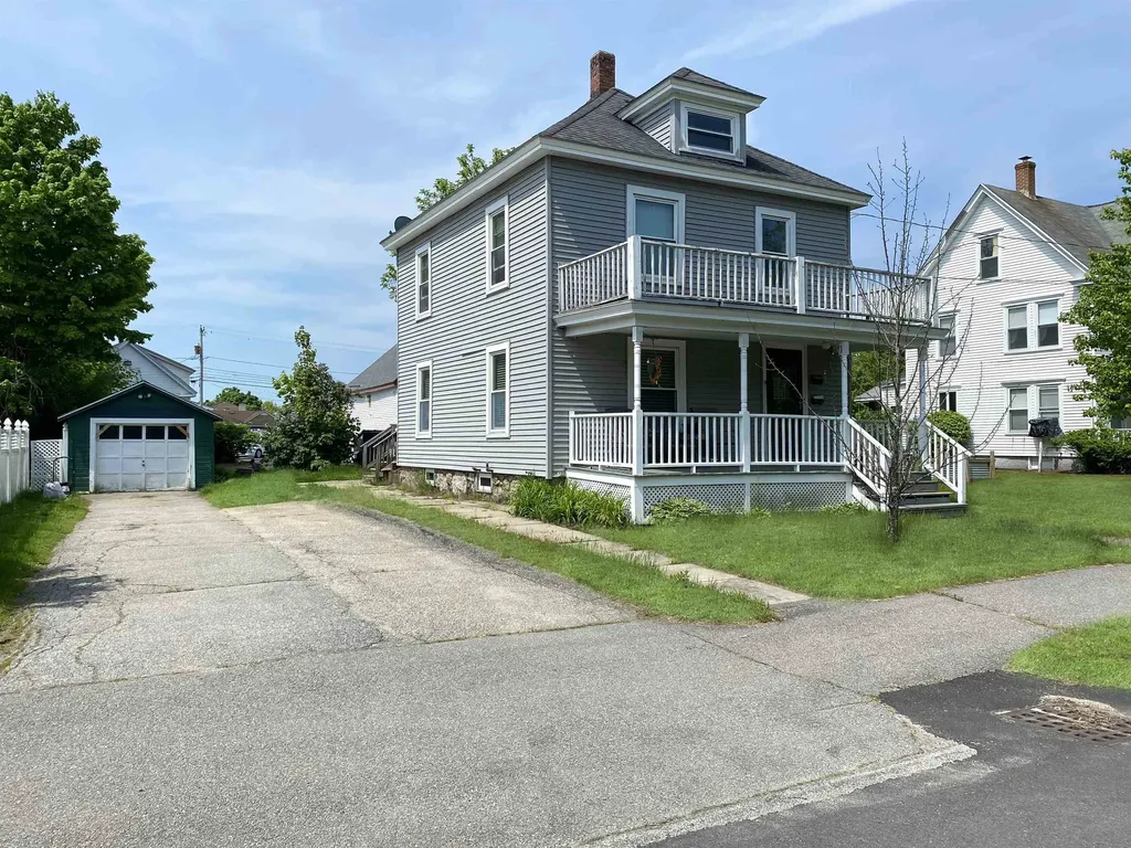 11 Oak Street Derry NH 03038