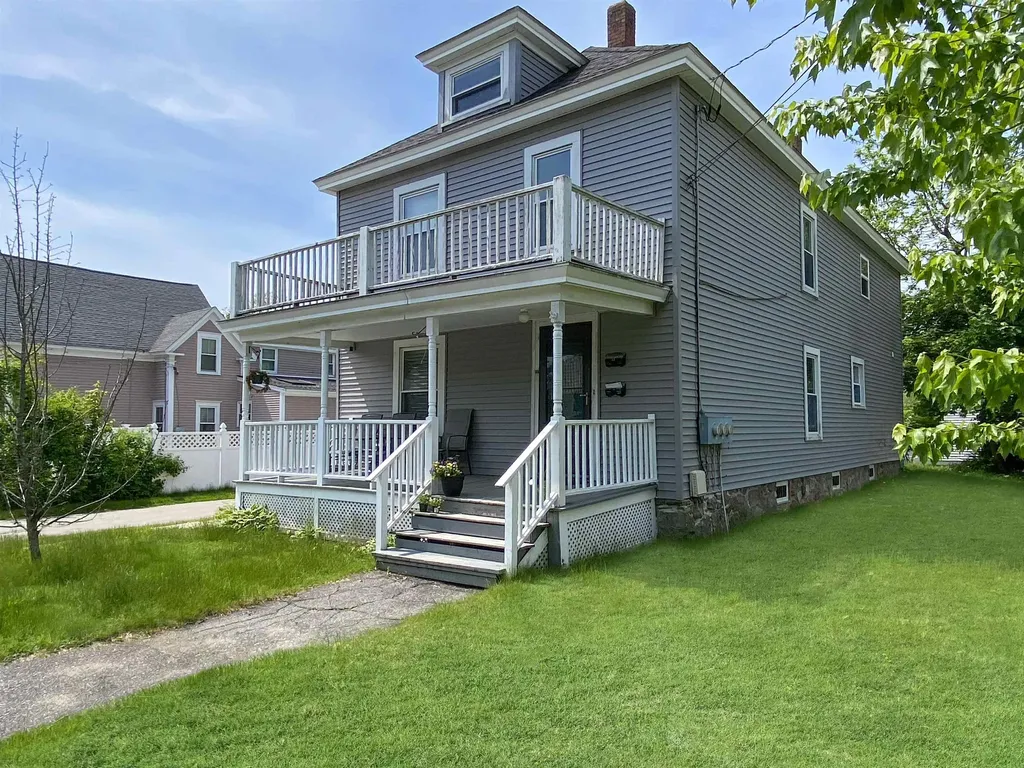 11 Oak Street Derry NH 03038