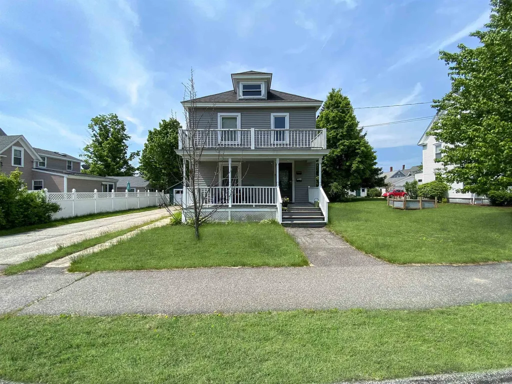 11 Oak Street Derry NH 03038