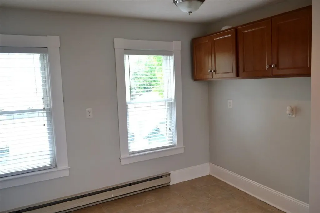 11 Oak Street Derry NH 03038