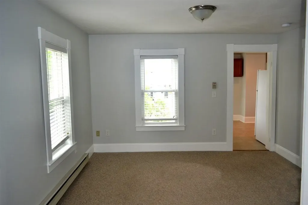 11 Oak Street Derry NH 03038
