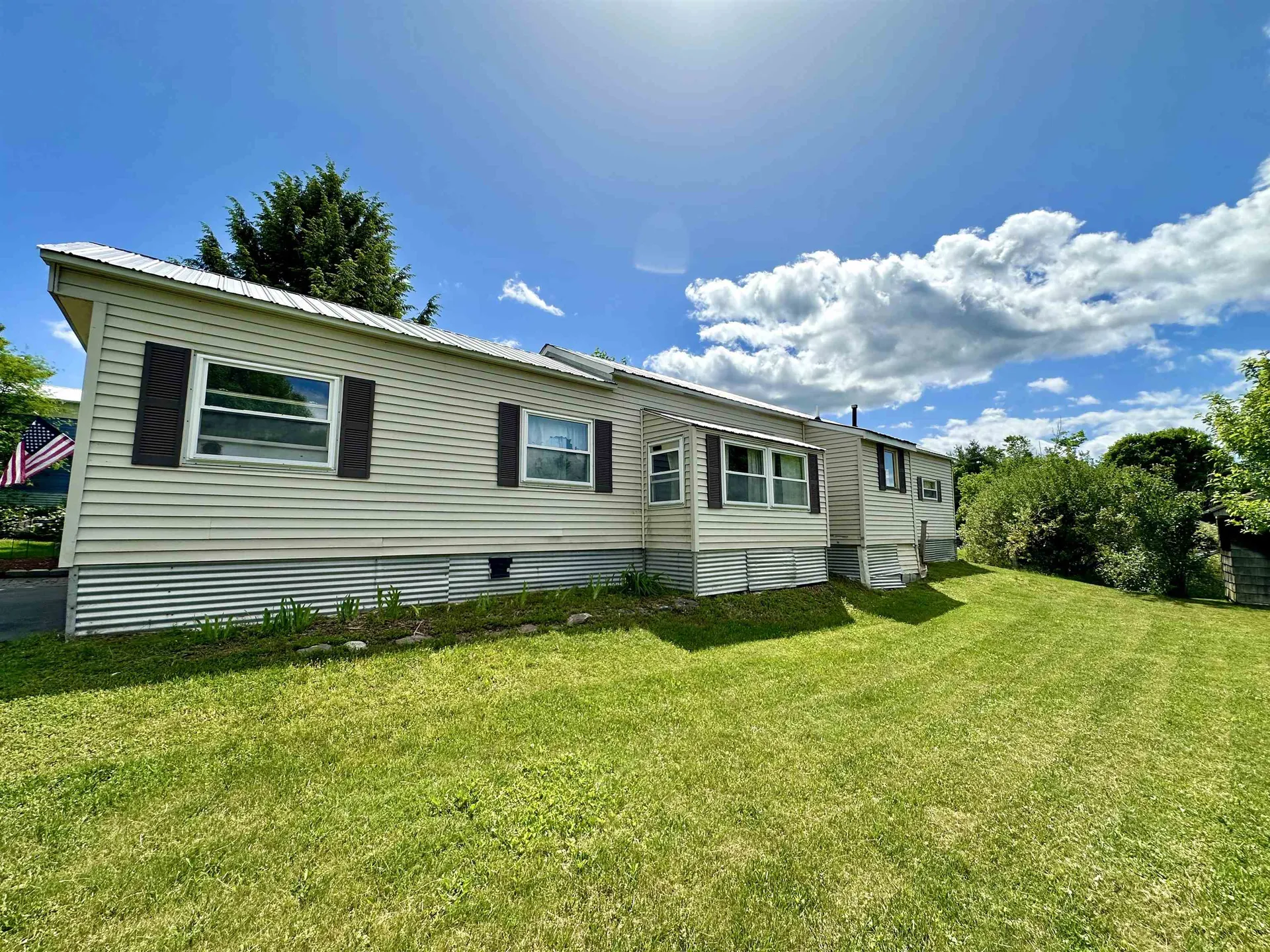 22 Madison Place Claremont NH 03743