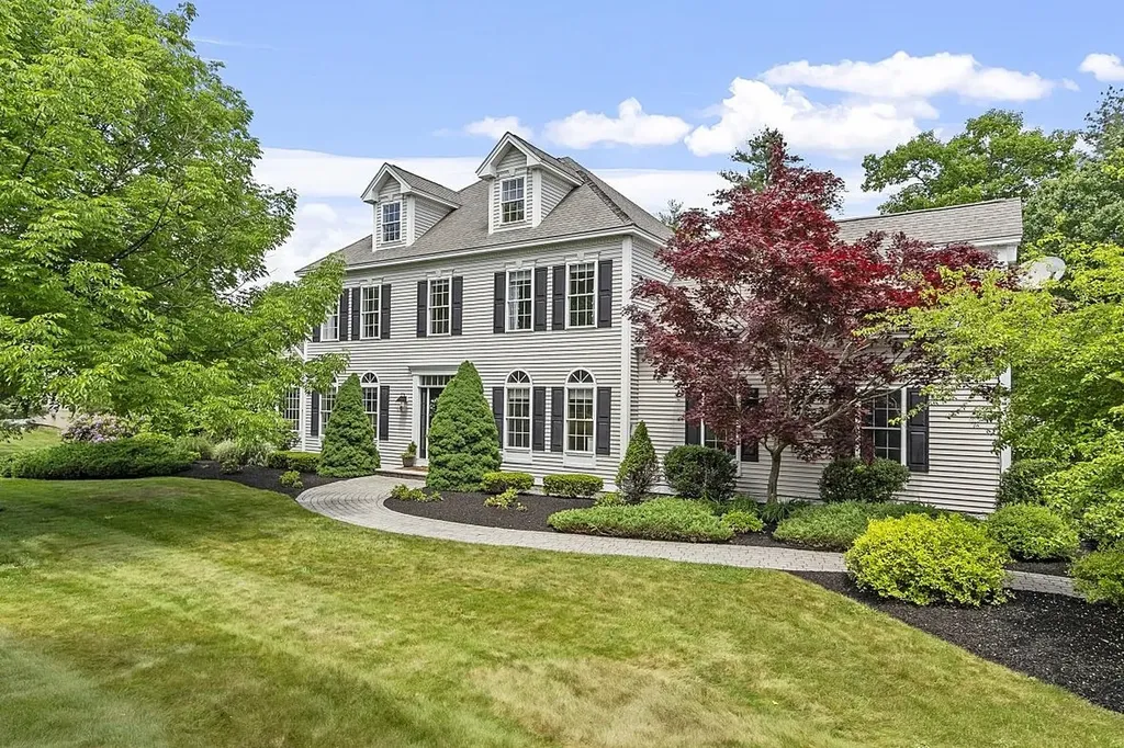 76 Searles Road Windham NH 03087