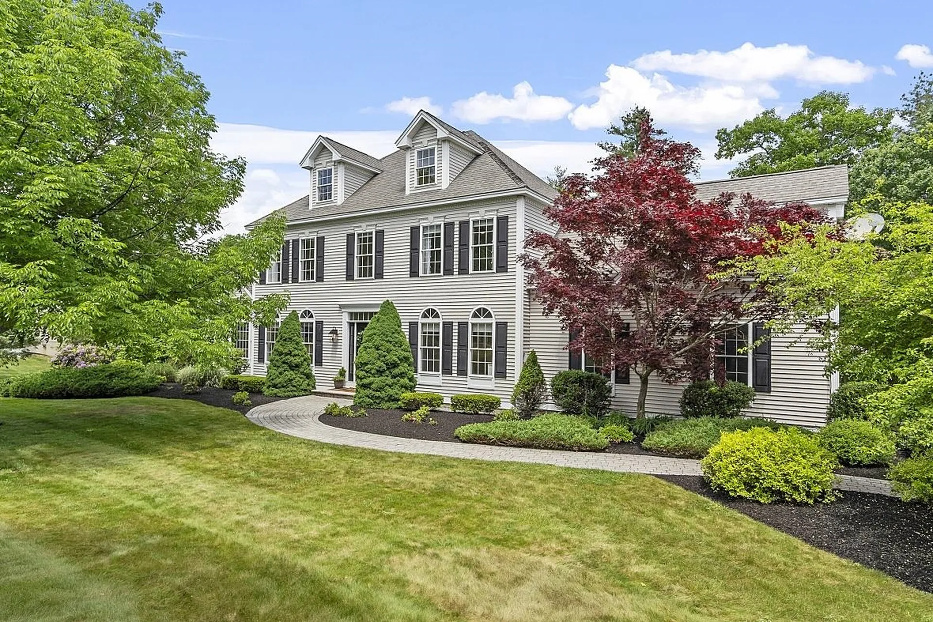 76 Searles Road Windham NH 03087