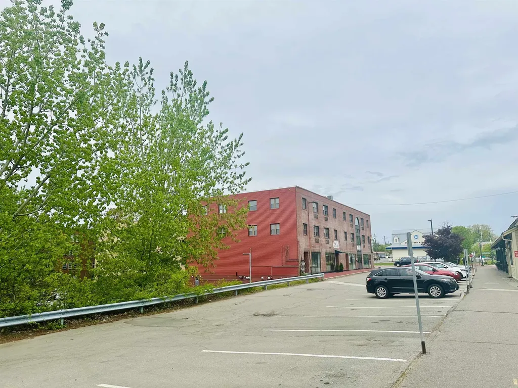 6 West Broadway Street Derry NH 03038