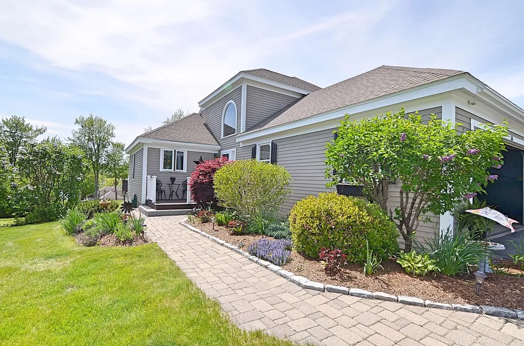 55 Pasquaney Lane Bridgewater NH 03222