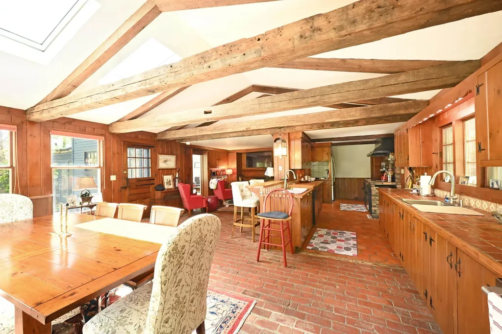 180 Grove Street Rutland City VT 05701