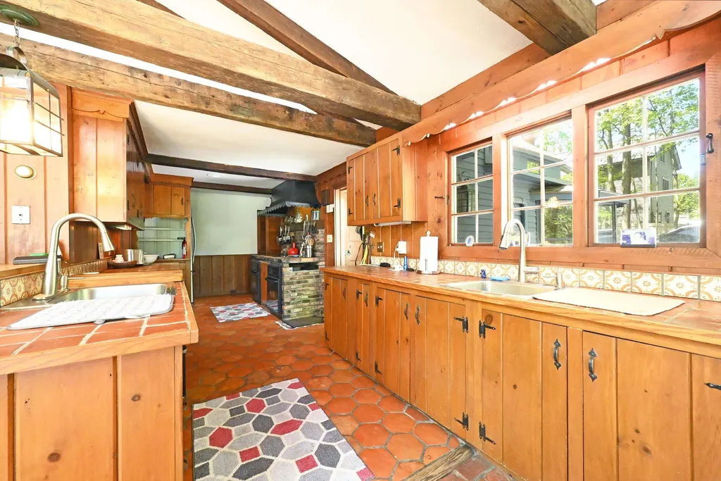 180 Grove Street Rutland City VT 05701