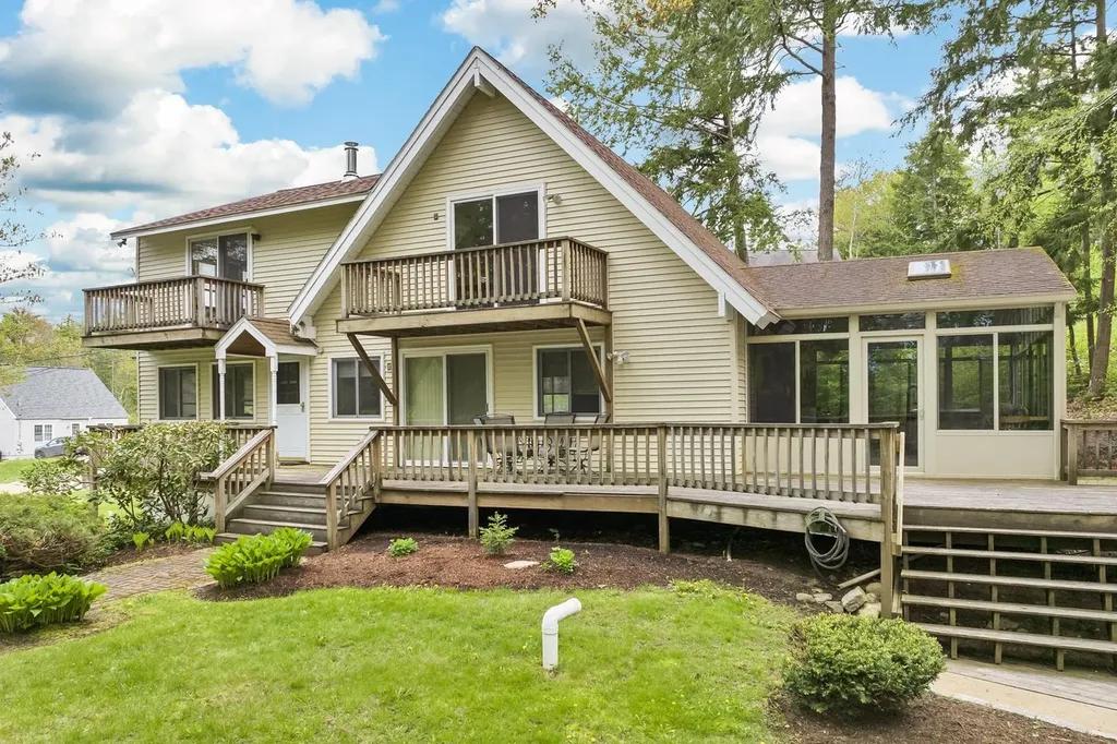 28 Shelburne Lane Barnstead NH 03218