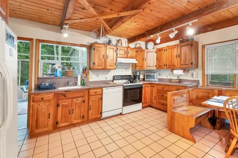28 Shelburne Lane Barnstead NH 03218