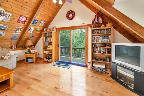 28 Shelburne Lane Barnstead NH 03218