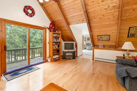 28 Shelburne Lane Barnstead NH 03218