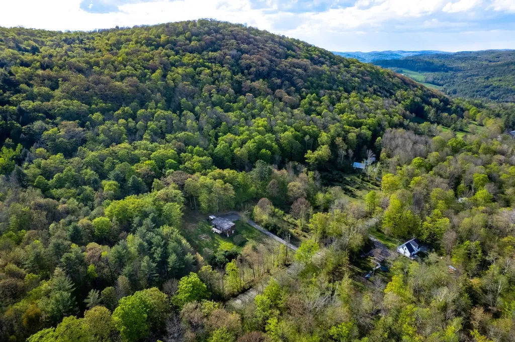 124 Turnpike Road Strafford VT 05070