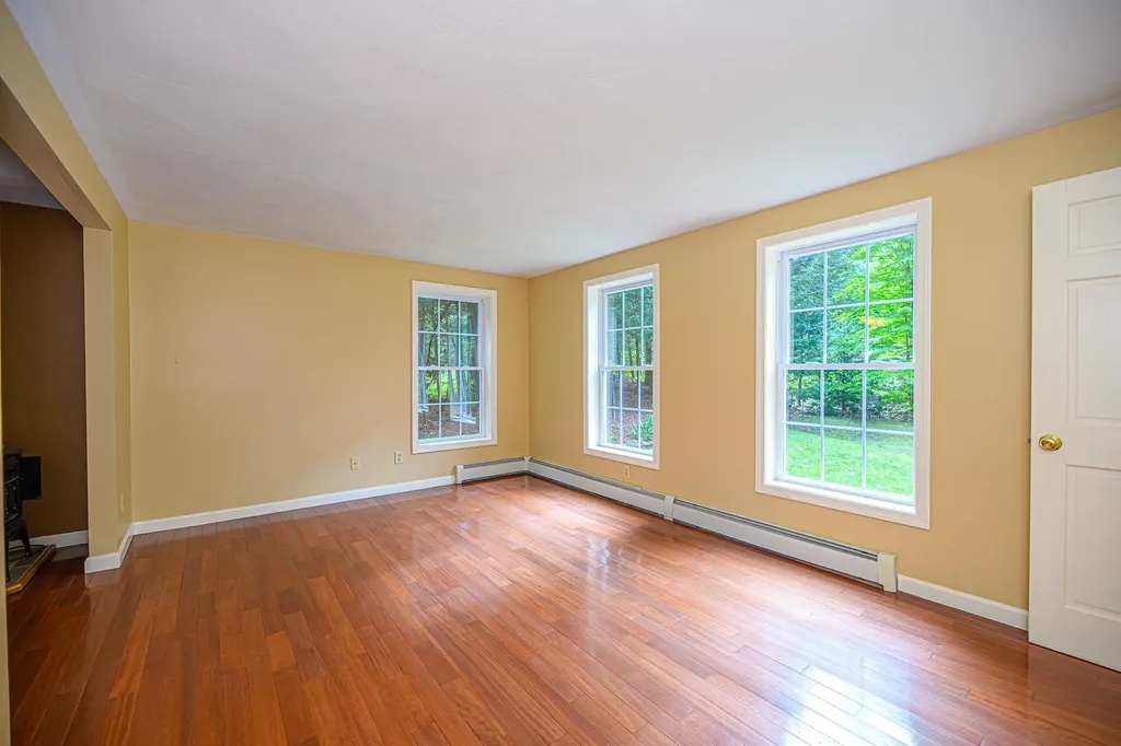 41 Haynes Road Deerfield NH 03037