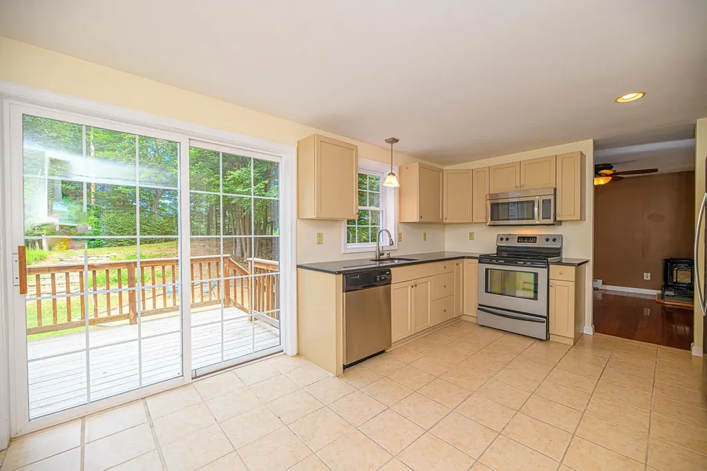 41 Haynes Road Deerfield NH 03037