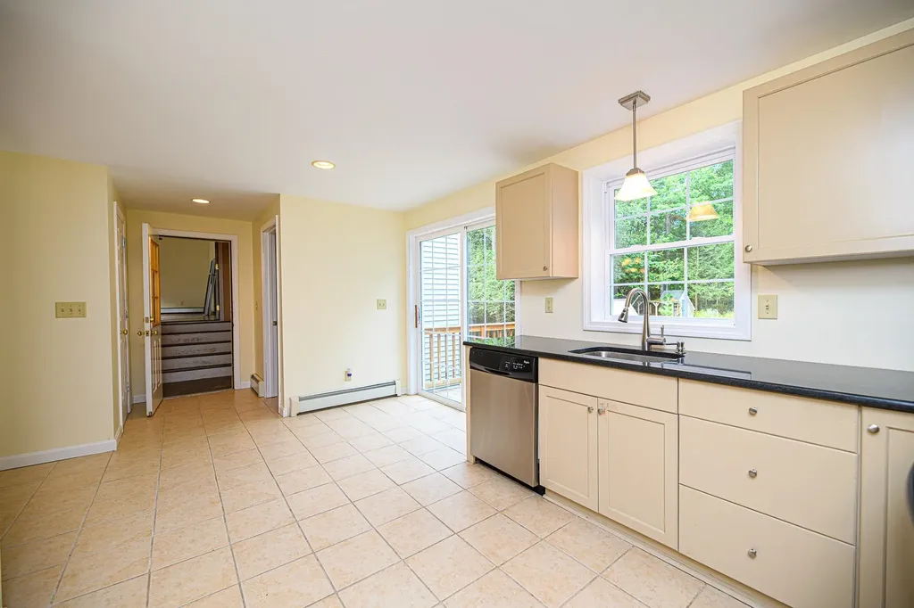 41 Haynes Road Deerfield NH 03037