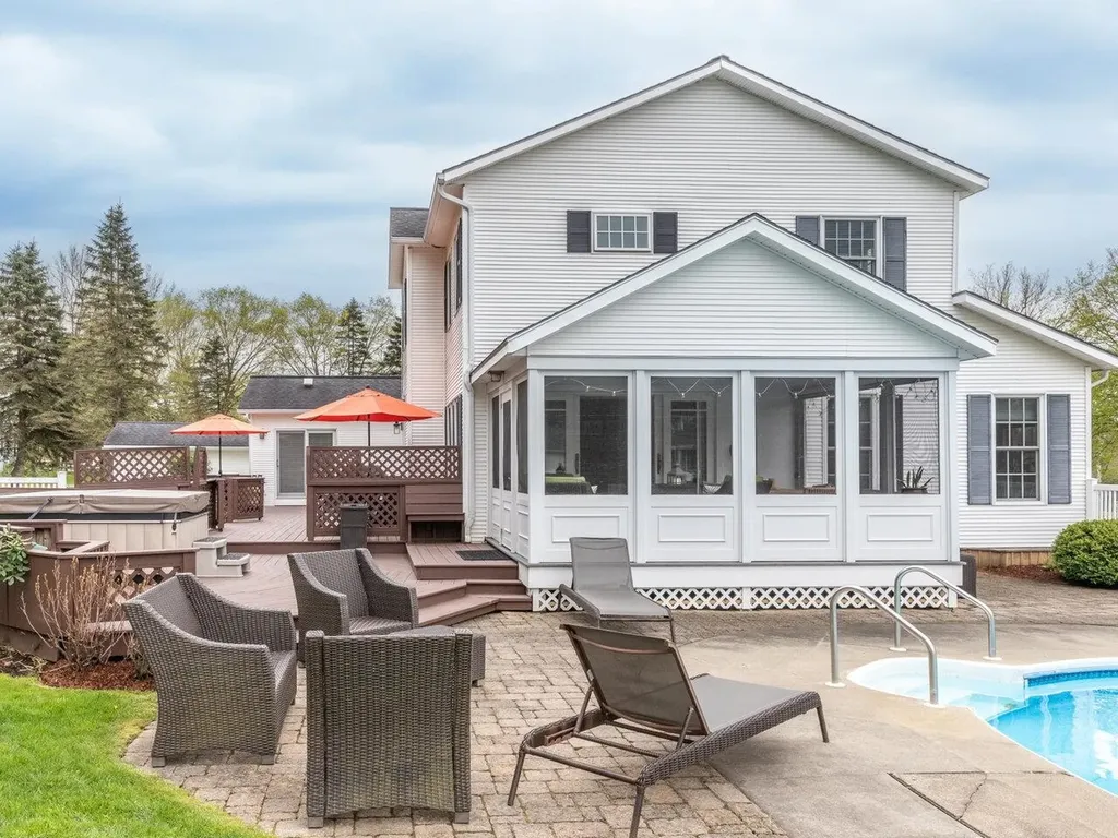 29 Bobolink Circle Essex VT 05452