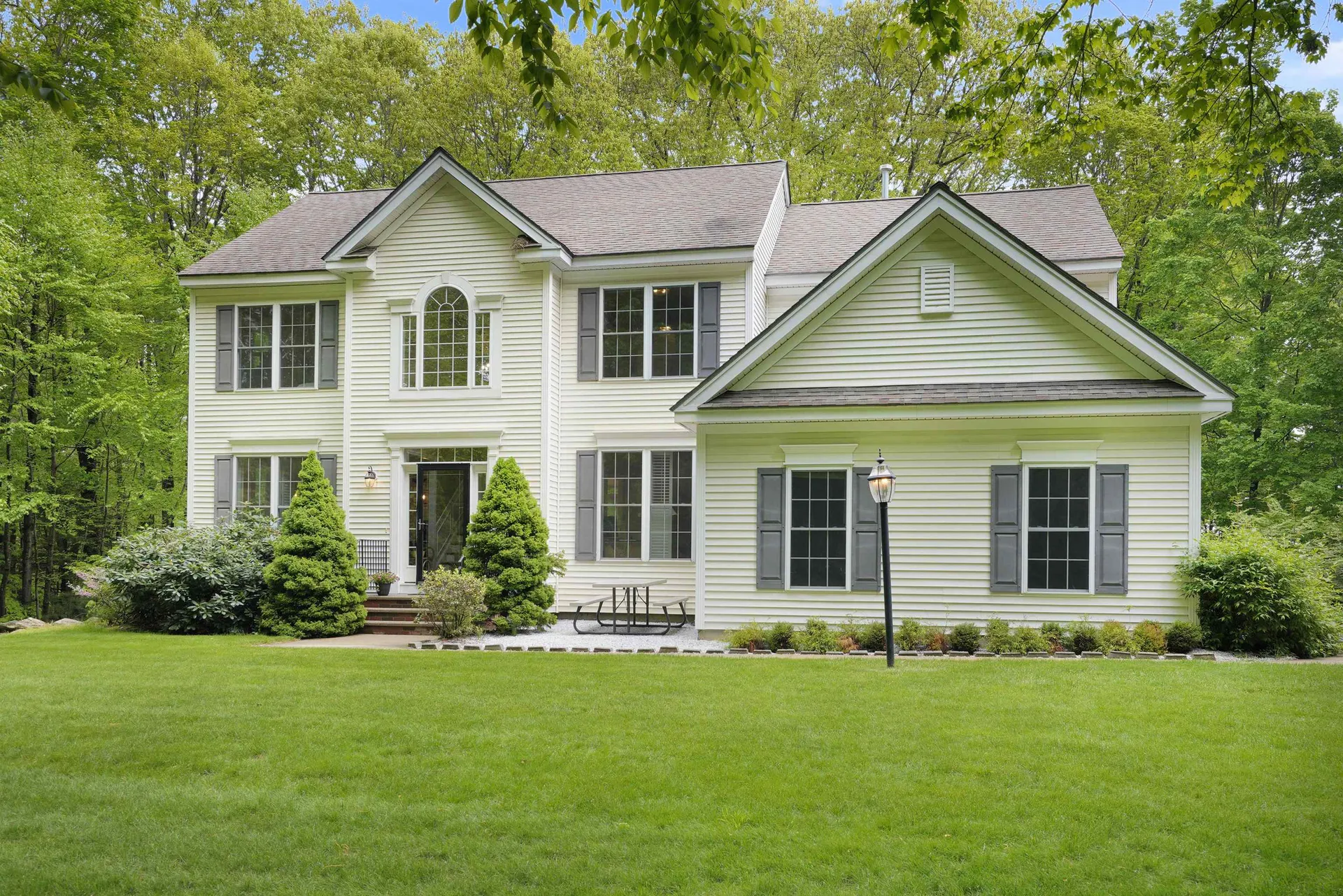 11 Barr Farm Road Bedford NH 03110