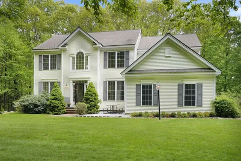 11 Barr Farm Road Bedford NH 03110