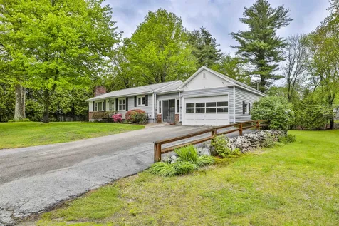 39 Gendron Street Nashua NH 03062