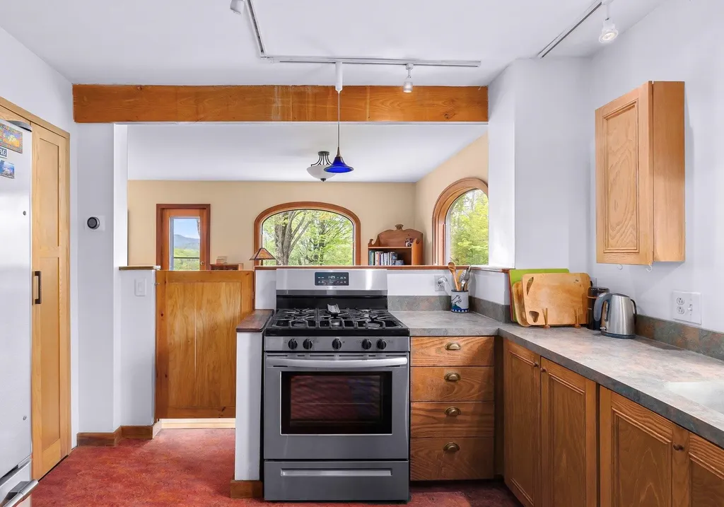 109 Schillhammer Road Jericho VT 05465