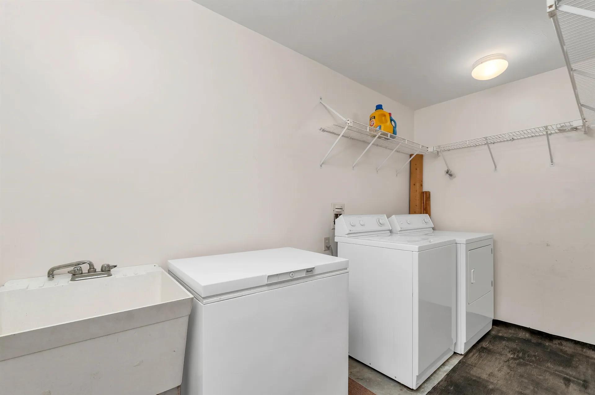1 Friar Tuck Way Wolfeboro NH 03894