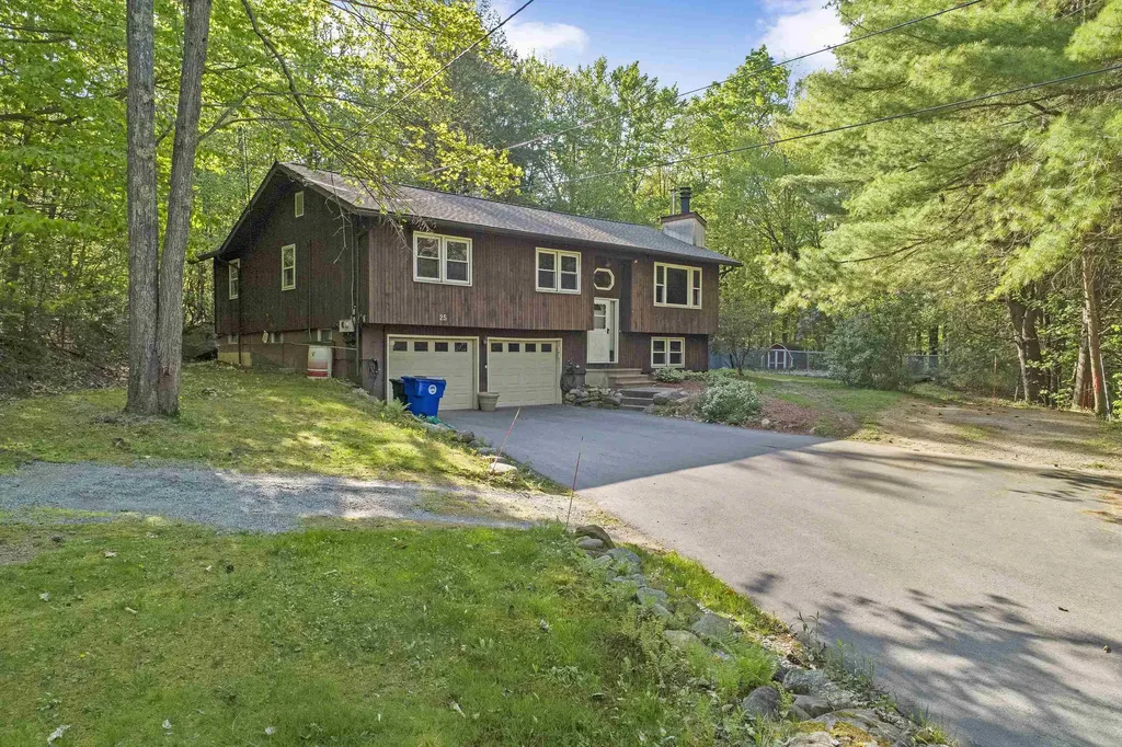 25 Crestwood Lane Goffstown NH 03045