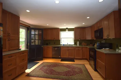 7 Sunshine Drive Kingston NH 03848