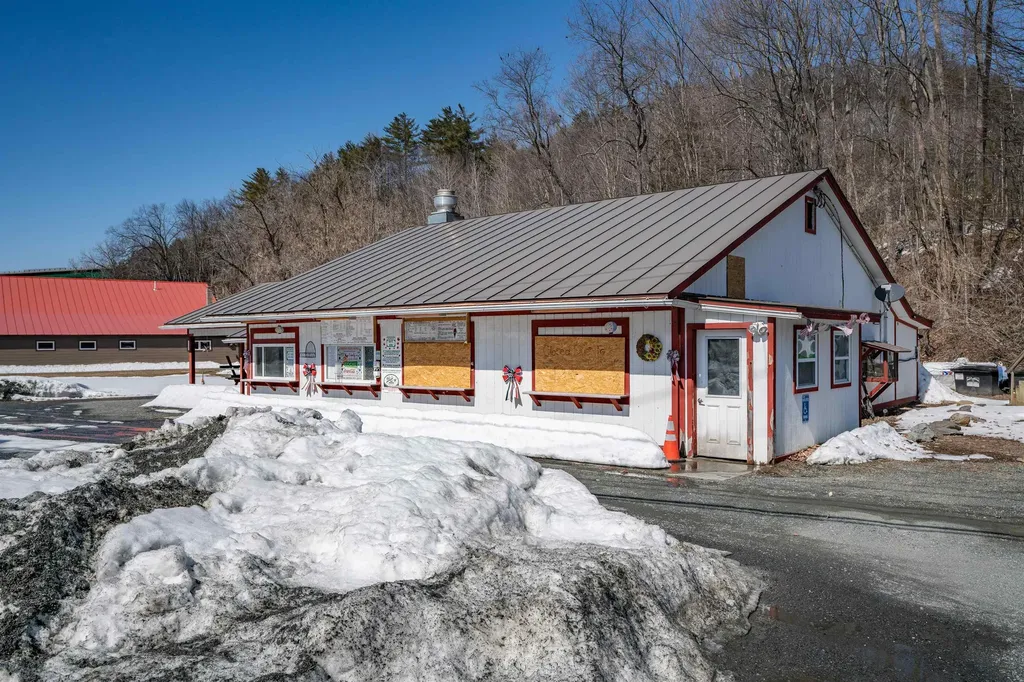 5772 Vt Route 14 Sharon VT 05065