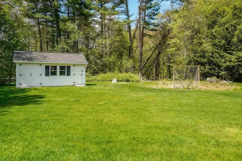 16 Richman Road Hudson NH 03051