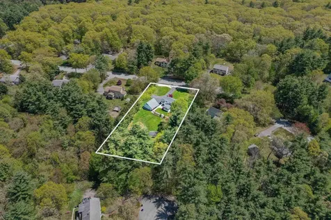 16 Richman Road Hudson NH 03051
