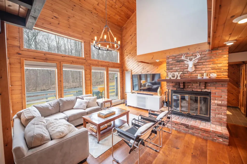 22b Suntec Loop Dover VT 05356