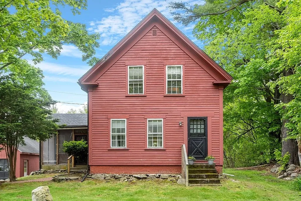 49 East Road Atkinson NH 03811