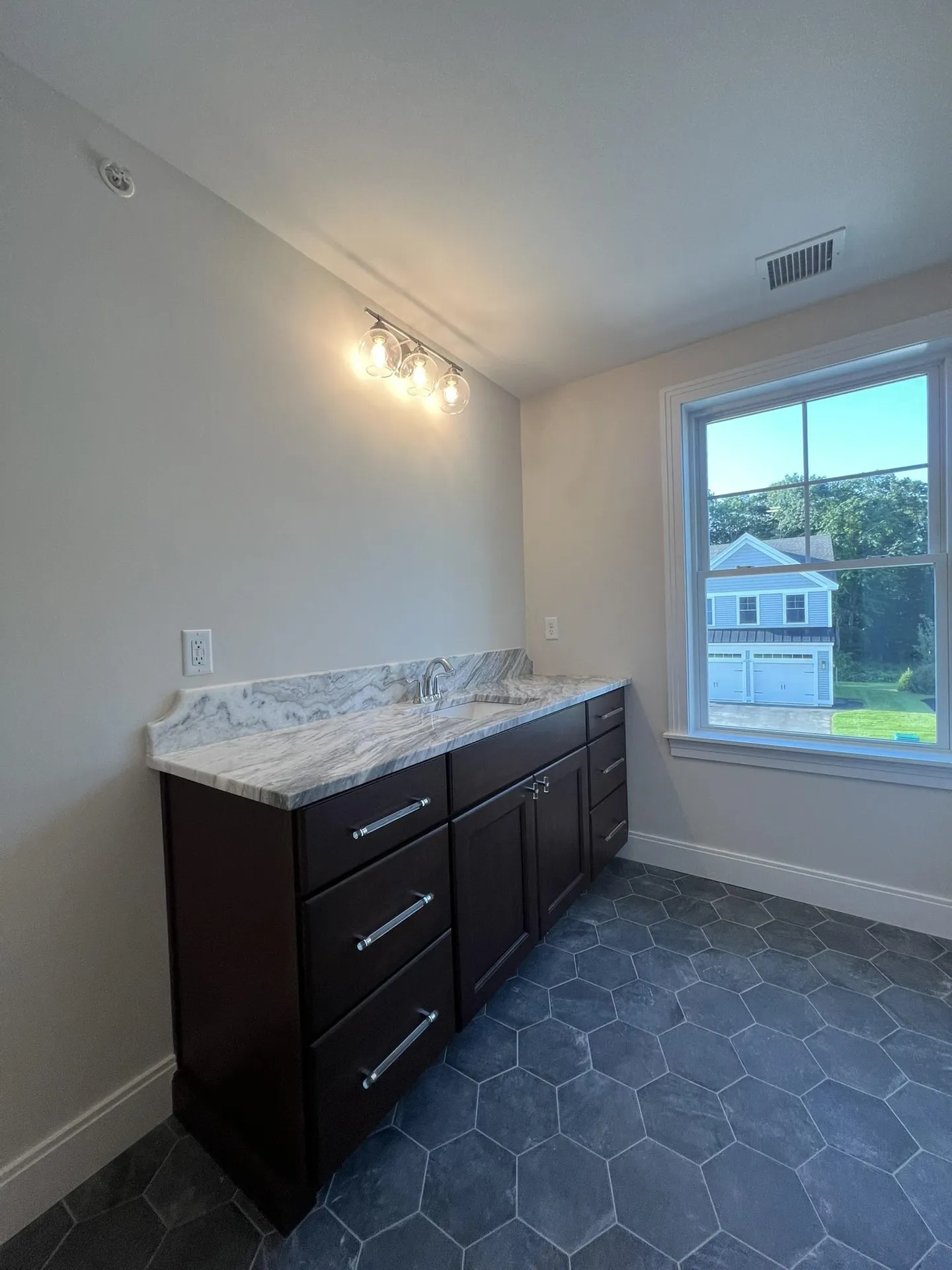 195 Sage Lane Portsmouth NH 03801