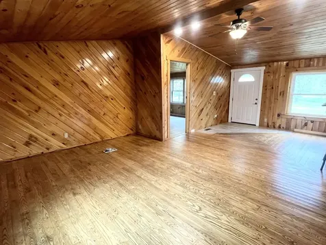 29 Clifford Field Road Sheffield VT 05866