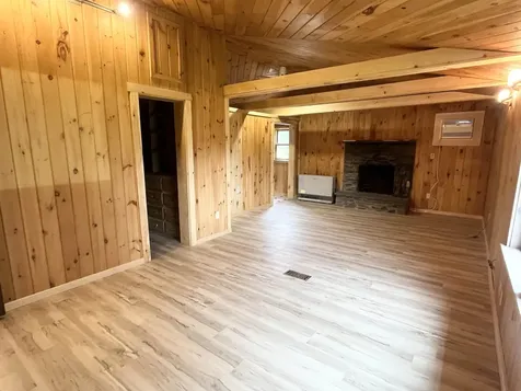 29 Clifford Field Road Sheffield VT 05866