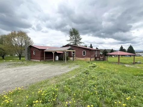 29 Clifford Field Road Sheffield VT 05866