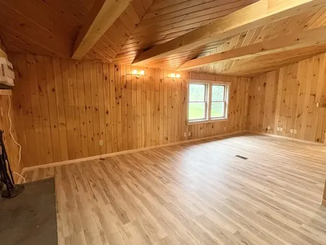 29 Clifford Field Road Sheffield VT 05866