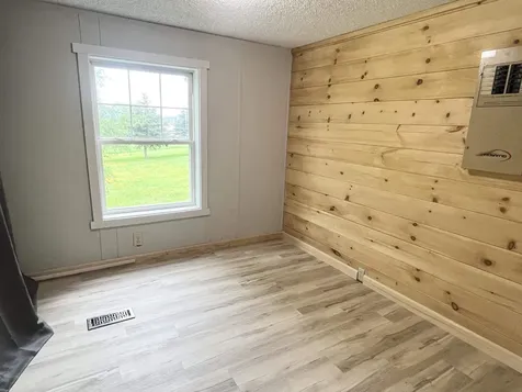 29 Clifford Field Road Sheffield VT 05866