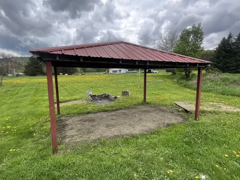 29 Clifford Field Road Sheffield VT 05866